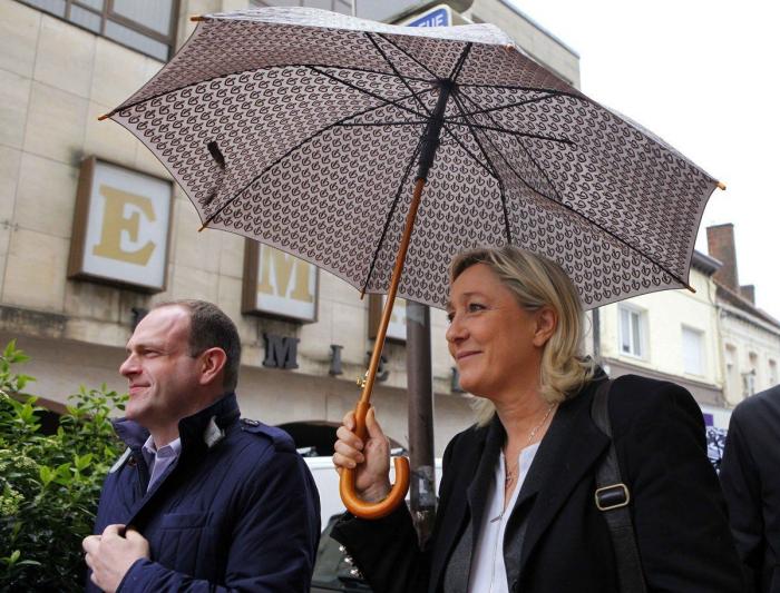 Verstrynge la lía con su encendida defensa del Frente Nacional de Le Pen: "No es un partido fascista"