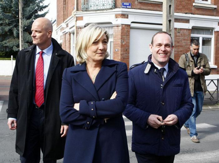 Verstrynge la lía con su encendida defensa del Frente Nacional de Le Pen: "No es un partido fascista"