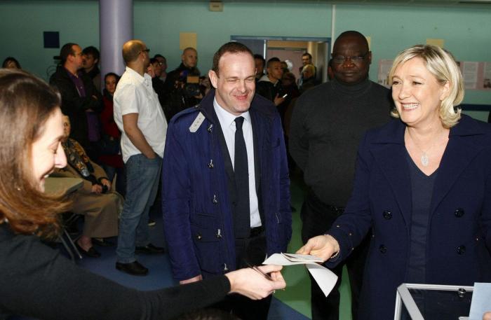 Verstrynge la lía con su encendida defensa del Frente Nacional de Le Pen: "No es un partido fascista"