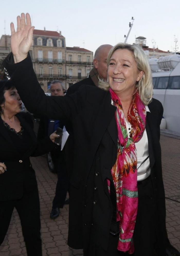 Verstrynge la lía con su encendida defensa del Frente Nacional de Le Pen: "No es un partido fascista"