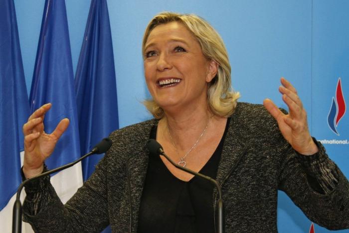 Verstrynge la lía con su encendida defensa del Frente Nacional de Le Pen: "No es un partido fascista"