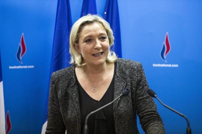 Verstrynge la lía con su encendida defensa del Frente Nacional de Le Pen: "No es un partido fascista"