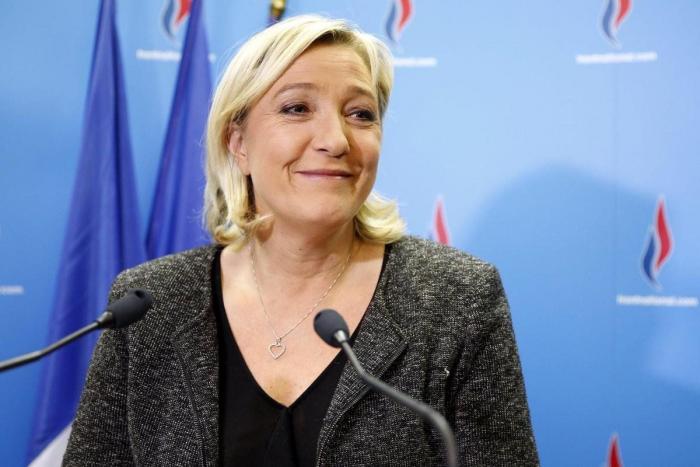 Verstrynge la lía con su encendida defensa del Frente Nacional de Le Pen: "No es un partido fascista"