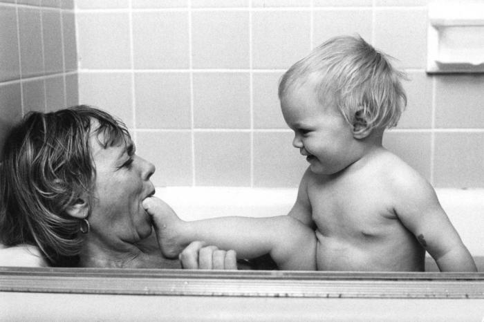 Madres e hijos: fotos de hace 50 años que demuestran que la maternidad no ha cambiado (FOTOS)