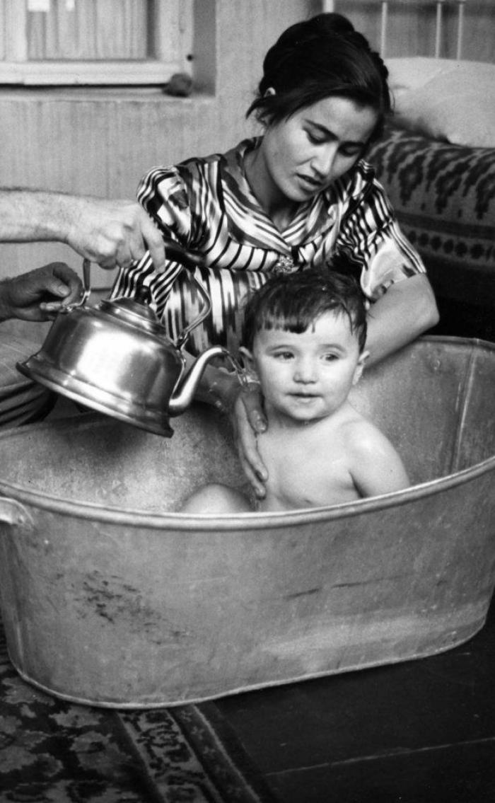 Madres e hijos: fotos de hace 50 años que demuestran que la maternidad no ha cambiado (FOTOS)