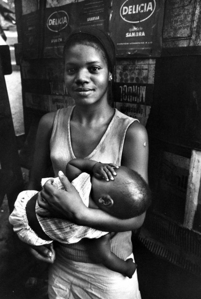 Madres e hijos: fotos de hace 50 años que demuestran que la maternidad no ha cambiado (FOTOS)