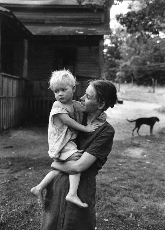 Madres e hijos: fotos de hace 50 años que demuestran que la maternidad no ha cambiado (FOTOS)