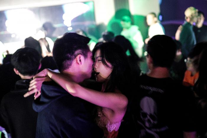 Desalojan una fiesta con casi cien personas en el chalet de la actriz Mónica Estarreado