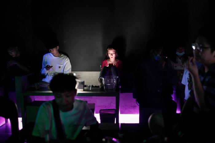 Desalojan una fiesta con casi cien personas en el chalet de la actriz Mónica Estarreado