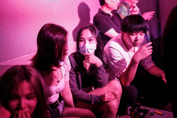 Desalojan una fiesta con casi cien personas en el chalet de la actriz Mónica Estarreado