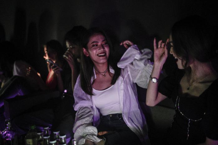 Desalojan una fiesta con casi cien personas en el chalet de la actriz Mónica Estarreado