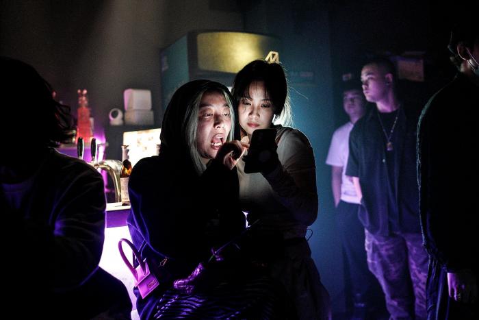 Desalojan una fiesta con casi cien personas en el chalet de la actriz Mónica Estarreado