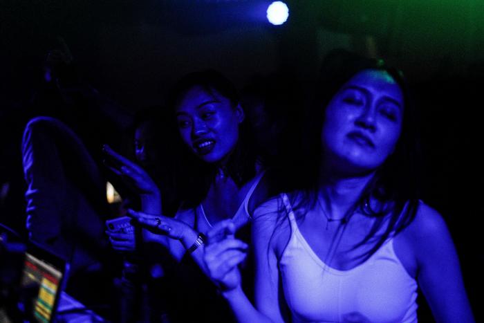 Desalojan una fiesta con casi cien personas en el chalet de la actriz Mónica Estarreado