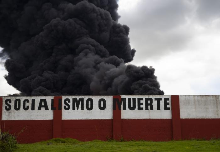 Un muerto, 122 heridos y 15 desaparecidos: el grave incendio industrial en Cuba aún sin control