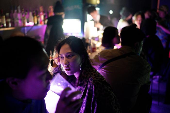 Desalojan una fiesta con casi cien personas en el chalet de la actriz Mónica Estarreado