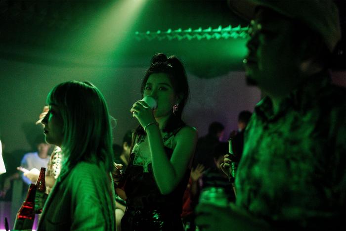 Desalojan una fiesta con casi cien personas en el chalet de la actriz Mónica Estarreado