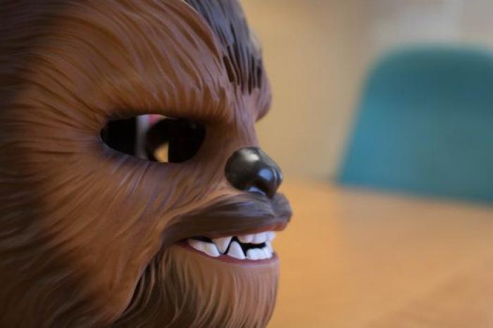 ¿Cómo es una auténtica máscara de Chewbacca?