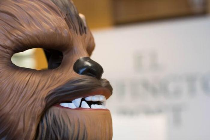 ¿Cómo es una auténtica máscara de Chewbacca?
