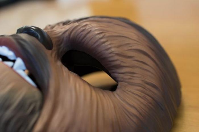 ¿Cómo es una auténtica máscara de Chewbacca?