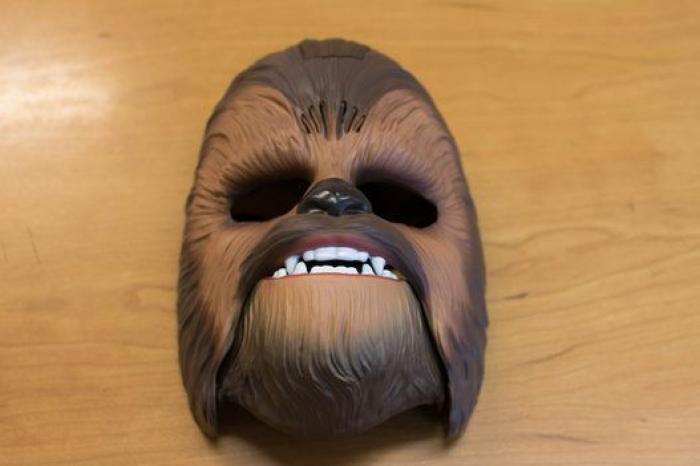 ¿Cómo es una auténtica máscara de Chewbacca?