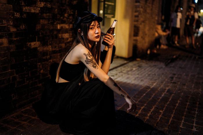 Desalojan una fiesta con casi cien personas en el chalet de la actriz Mónica Estarreado