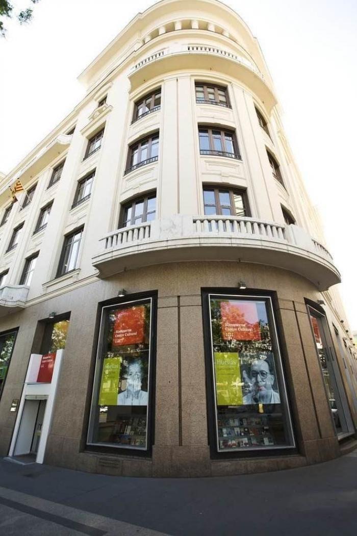 'Abre los ojos': las fotos 'imposibles' de la Gran Vía sin coches