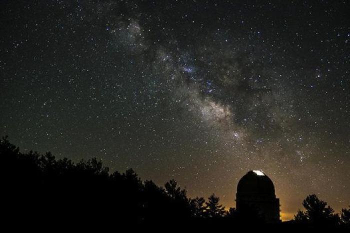 Cinco fotos imprescindibles que dejó la superluna rosa