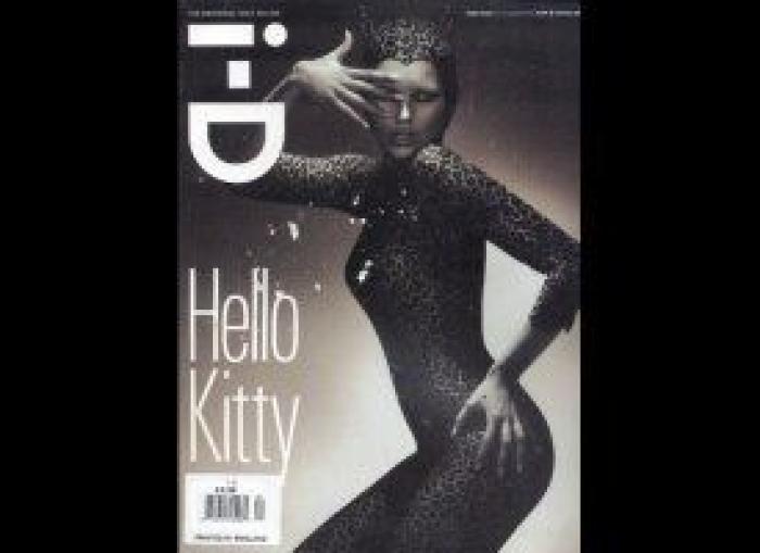 Lila Grace, hija de Kate Moss, aplaudida por desfilar con su bomba de insulina