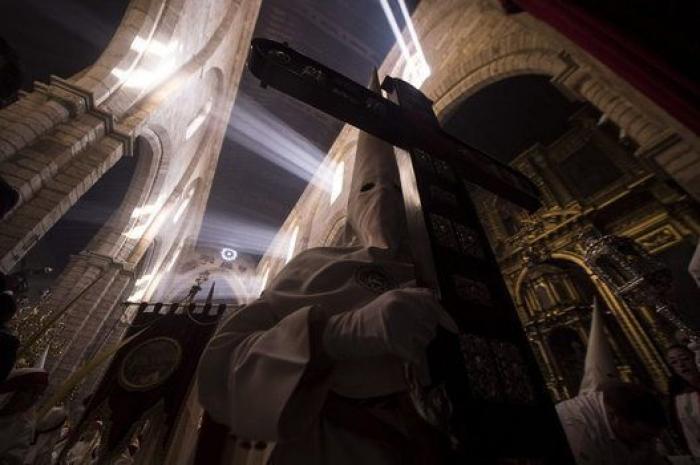 Ensayan con un paso de Semana Santa al ritmo de 'Despacito' (VÍDEO)