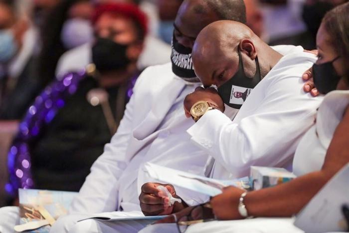 Revelan nuevas imágenes de George Floyd suplicando por su vida a la policía