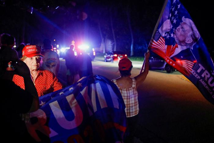 Los republicanos hacen la vista gorda con los documentos clasificados que se llevó Trump