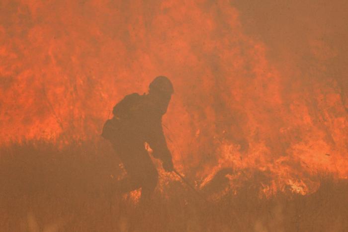 Estabilizado el incendio de Zamora, pero continúa activo y con riesgo de rebrote por el viento
