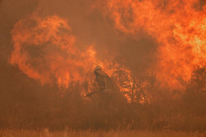 Estabilizado el incendio de Zamora, pero continúa activo y con riesgo de rebrote por el viento