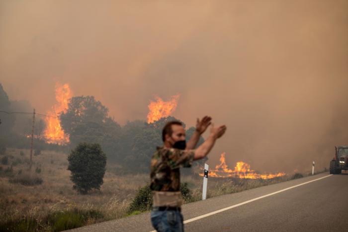 Estabilizado el incendio de Zamora, pero continúa activo y con riesgo de rebrote por el viento