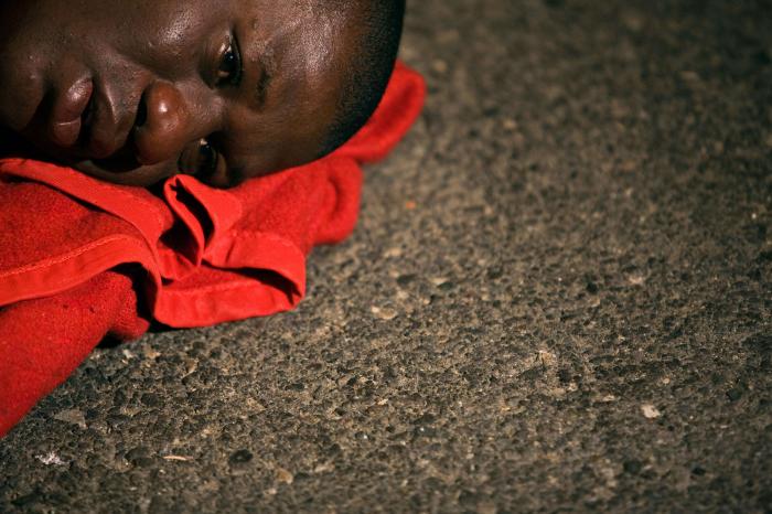 Dramático rescate en Lanzarote: ocho muertos al volcar una patera casi en la orilla