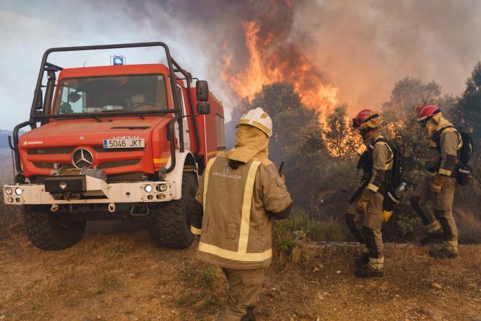 Estabilizado el incendio de Zamora, pero continúa activo y con riesgo de rebrote por el viento