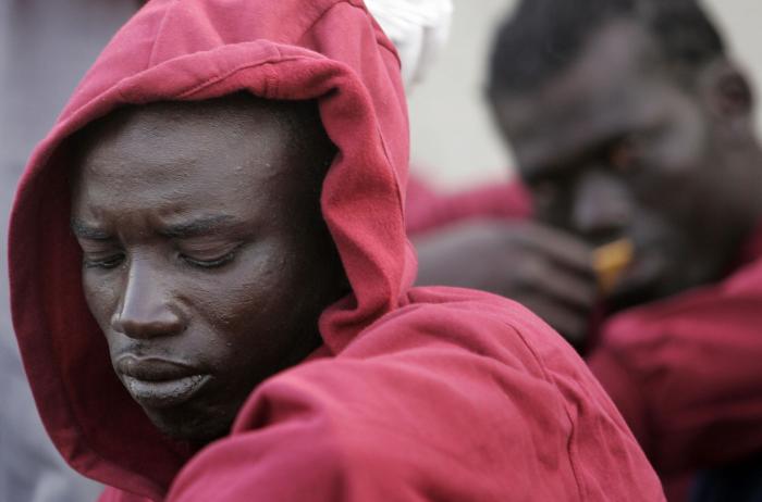 Dramático rescate en Lanzarote: ocho muertos al volcar una patera casi en la orilla