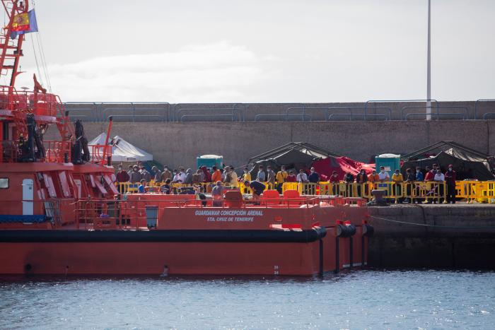 Dramático rescate en Lanzarote: ocho muertos al volcar una patera casi en la orilla