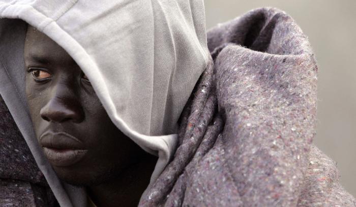 Dramático rescate en Lanzarote: ocho muertos al volcar una patera casi en la orilla