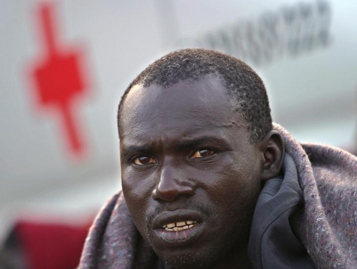 Dramático rescate en Lanzarote: ocho muertos al volcar una patera casi en la orilla