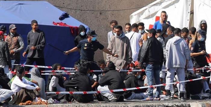 Dramático rescate en Lanzarote: ocho muertos al volcar una patera casi en la orilla