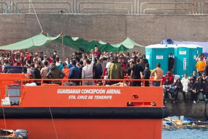 Dramático rescate en Lanzarote: ocho muertos al volcar una patera casi en la orilla