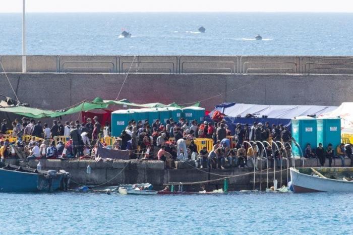 Dramático rescate en Lanzarote: ocho muertos al volcar una patera casi en la orilla