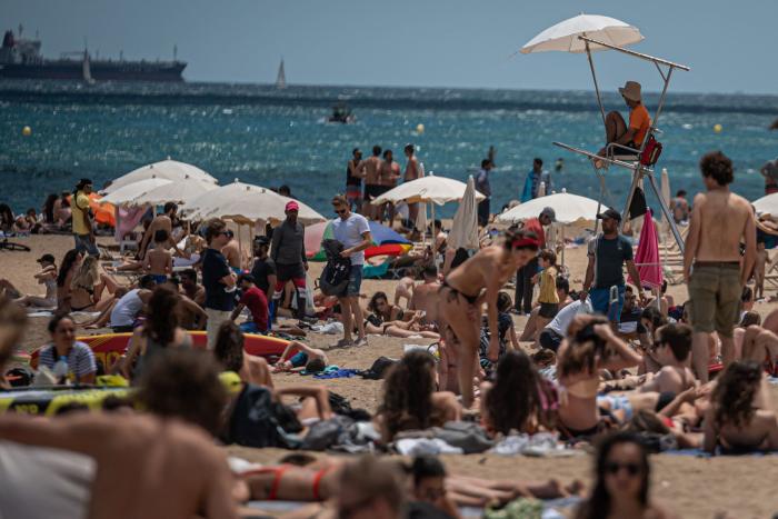 Una madrileña, denunciada por saltarse las restricciones para irse a su casa de la playa en Alicante
