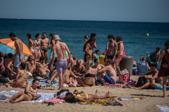 Una madrileña, denunciada por saltarse las restricciones para irse a su casa de la playa en Alicante