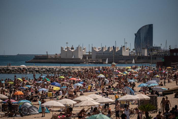Una madrileña, denunciada por saltarse las restricciones para irse a su casa de la playa en Alicante