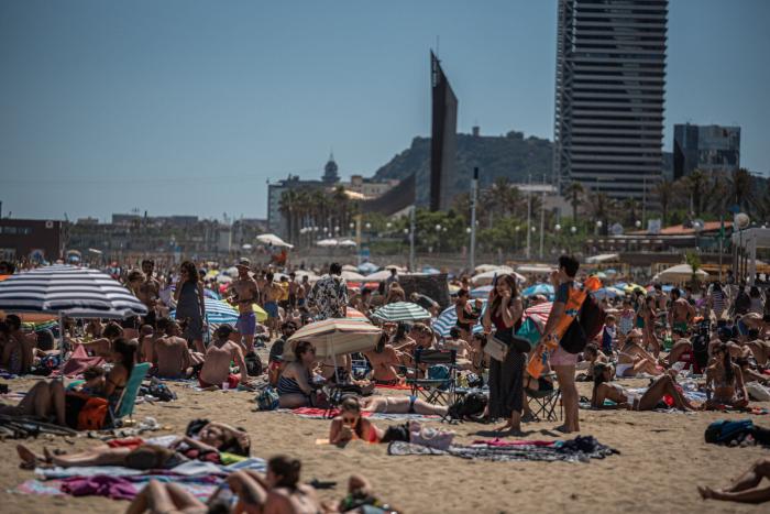 Una madrileña, denunciada por saltarse las restricciones para irse a su casa de la playa en Alicante