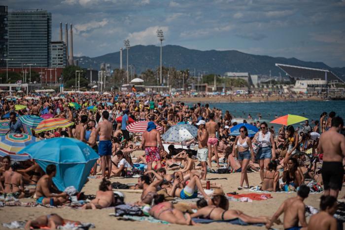Una madrileña, denunciada por saltarse las restricciones para irse a su casa de la playa en Alicante