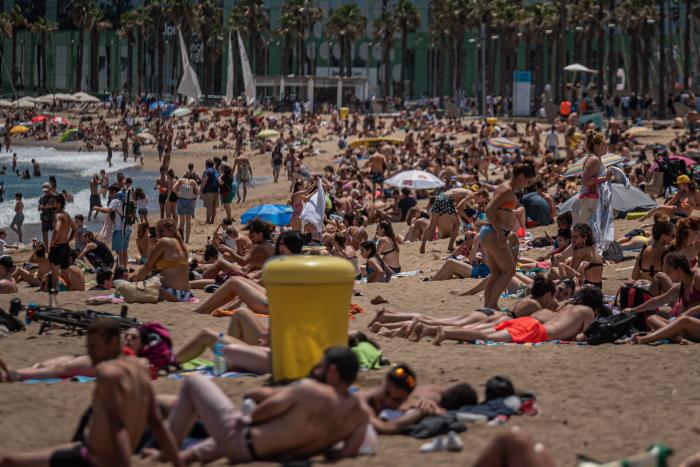 Una madrileña, denunciada por saltarse las restricciones para irse a su casa de la playa en Alicante