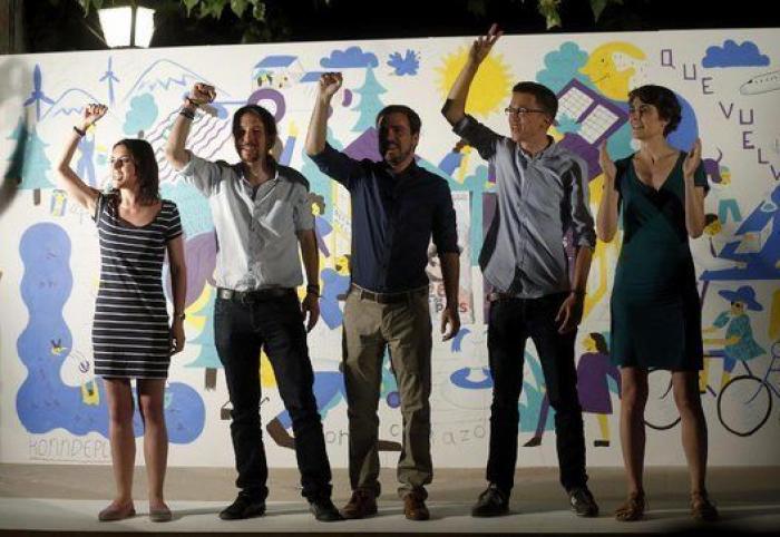 La foto de Rajoy andando entre alcachofas que triunfa en Twitter